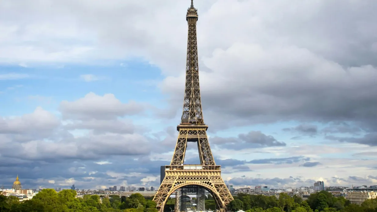 Torre Eiffel e Palácio de Versalhes: Excursão de um dia a partir de Paris + Bilhetes de comboio de ida e volta