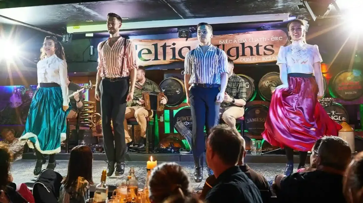 Dublin: Celtic Nights mit irischem Abendessen, Musik und Tanzshow Bereitgestellt von Vox City International