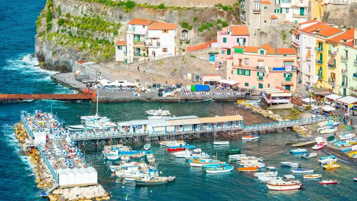 Sorrento: Transporte guiado de ida e volta a partir de Roma Organizado por Carrani Tours S.r.l.