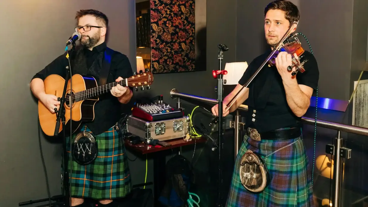 Folk and Haggis Edinburgh: Scottish Dinner + Folk Music + Whiskey Toast Provided by Folk and Haggis Ltd.
