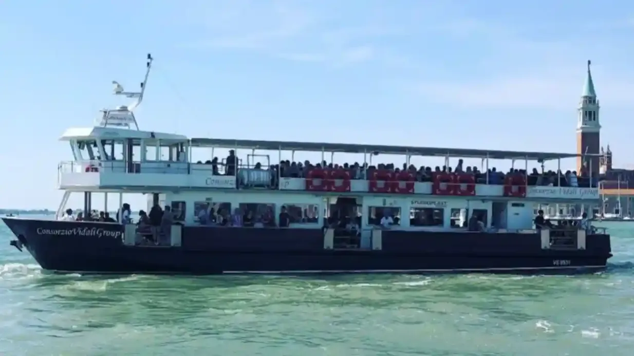 Murano, Burano & Torcello: Boat Tour from St. Mark's Square + Glass-blowing Demo