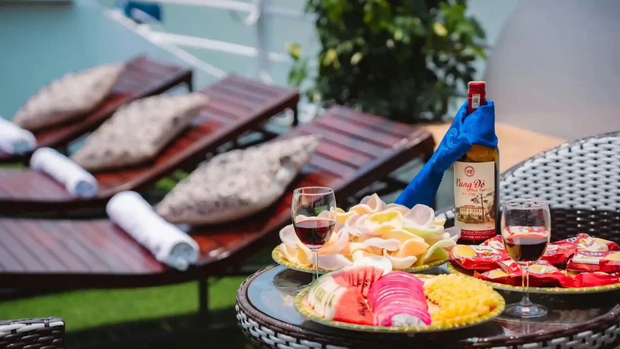 Ha Long Bucht: Bootstour + Mittagessen vom Buffet + optionaler Transfer Bereitgestellt von CONG TY TNHH THUONG MAI VA DU LICH DAY TOUR VIETNAM