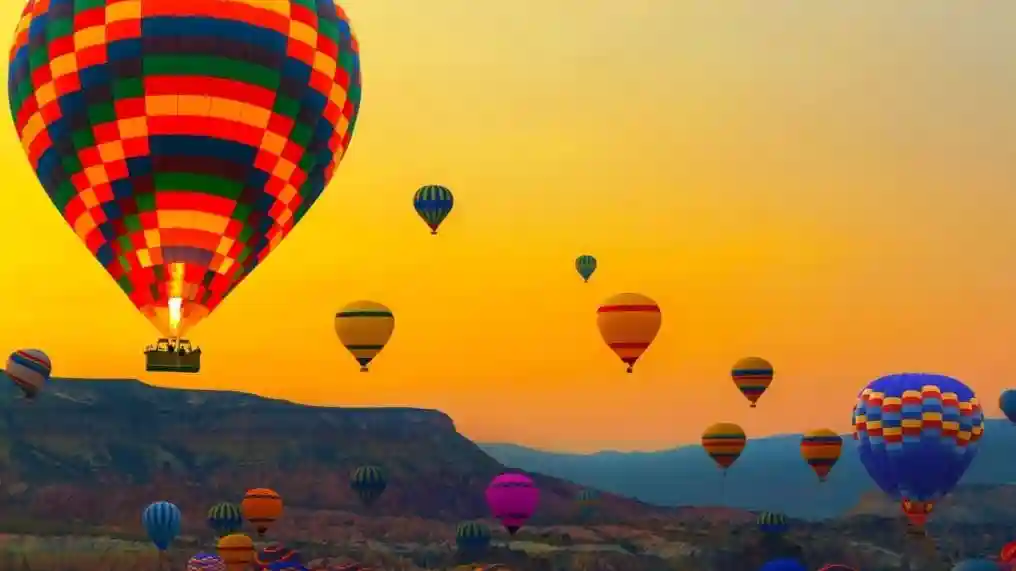 Capadocia: Vuelo en Globo al Amanecer Operado por Cosmic Tickets Audios Turizm ve Tic. Ltd Sti.