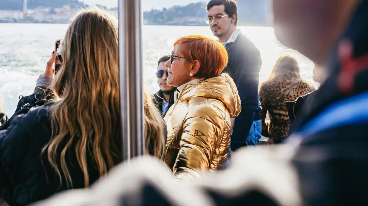 Lago de Como y San Moritz: excursión de un día desde Milán + paseo en tren rojo Bernina y crucero Operado por Autostradale Viaggi Srl