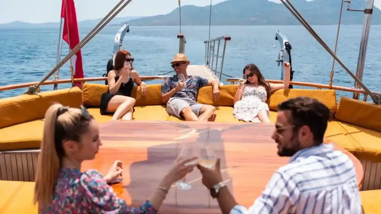 Agistri, Moni/Metopi e Aegina: Passeio de barco a partir de Atenas + Almoço e Bebidas Ilimitadas Organizado por Cruise in Athens