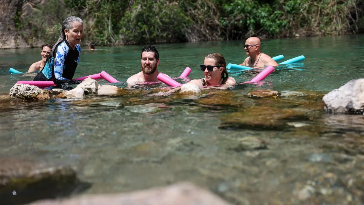 Montanejos Hot Springs & Girlfriend Waterfall: Guided Tour from Valencia + Lunch Provided by Batwalking sl