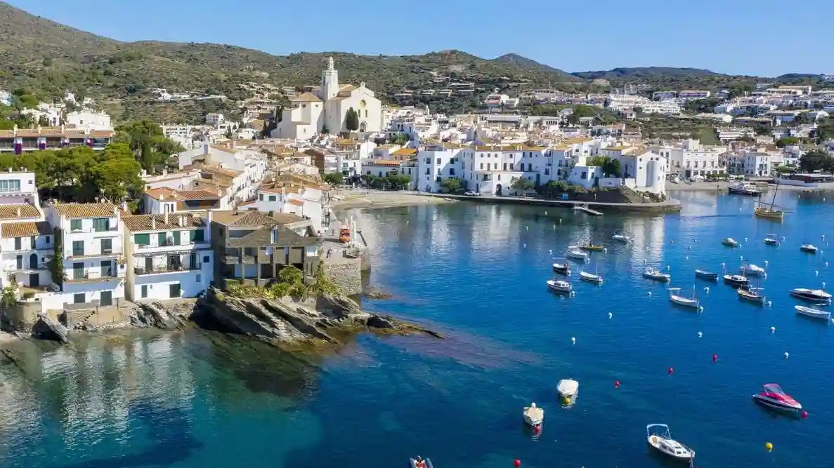 Cadaqués: Boat Tour from Roses Provided by Nautilus Submarino, SL