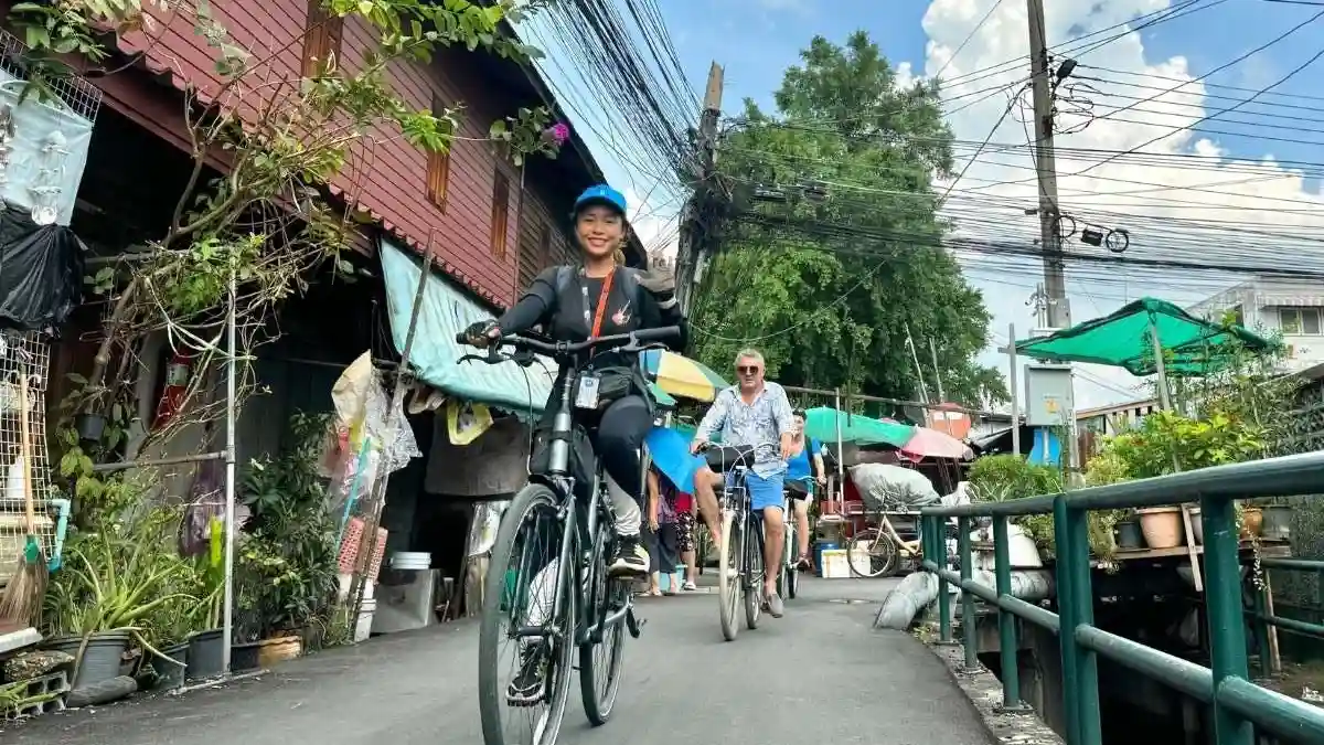 Bangkok: Tour guidato dei vicoli e delle gemme nascoste in bicicletta Fornito da Prayuth Tinnakron