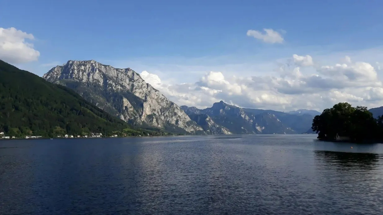 Salzburg, Hallstatt, Alps & Lakes: Guided Tour from Vienna Provided by SOLITEX GmbH