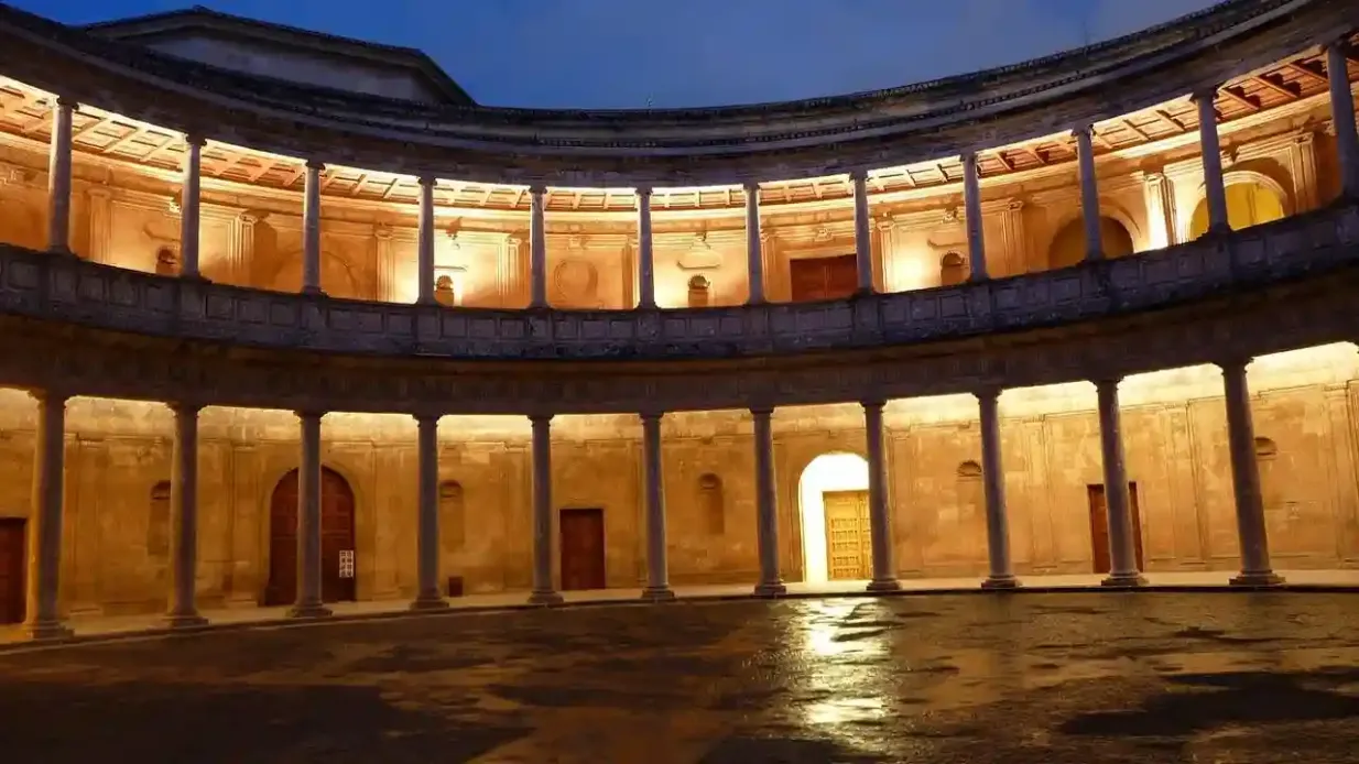 Alhambra: Tour guidato notturno + City Pass