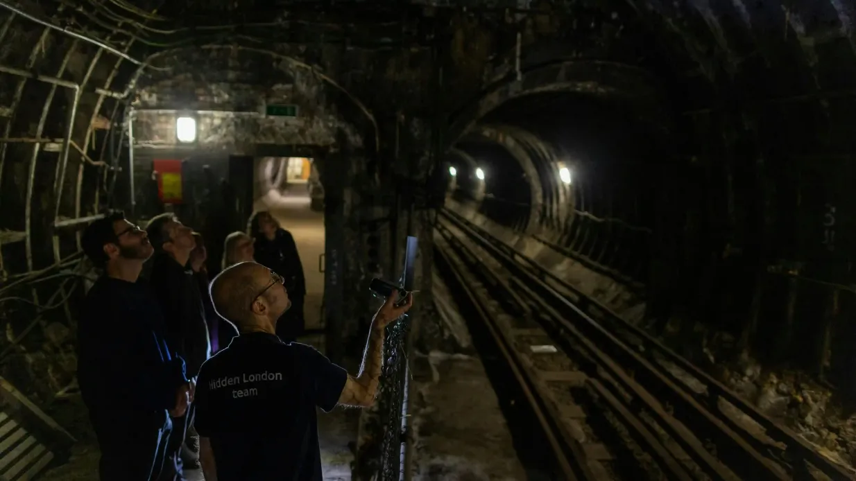 Holborn Londra: Tour guidato delle stazioni della metropolitana nascoste