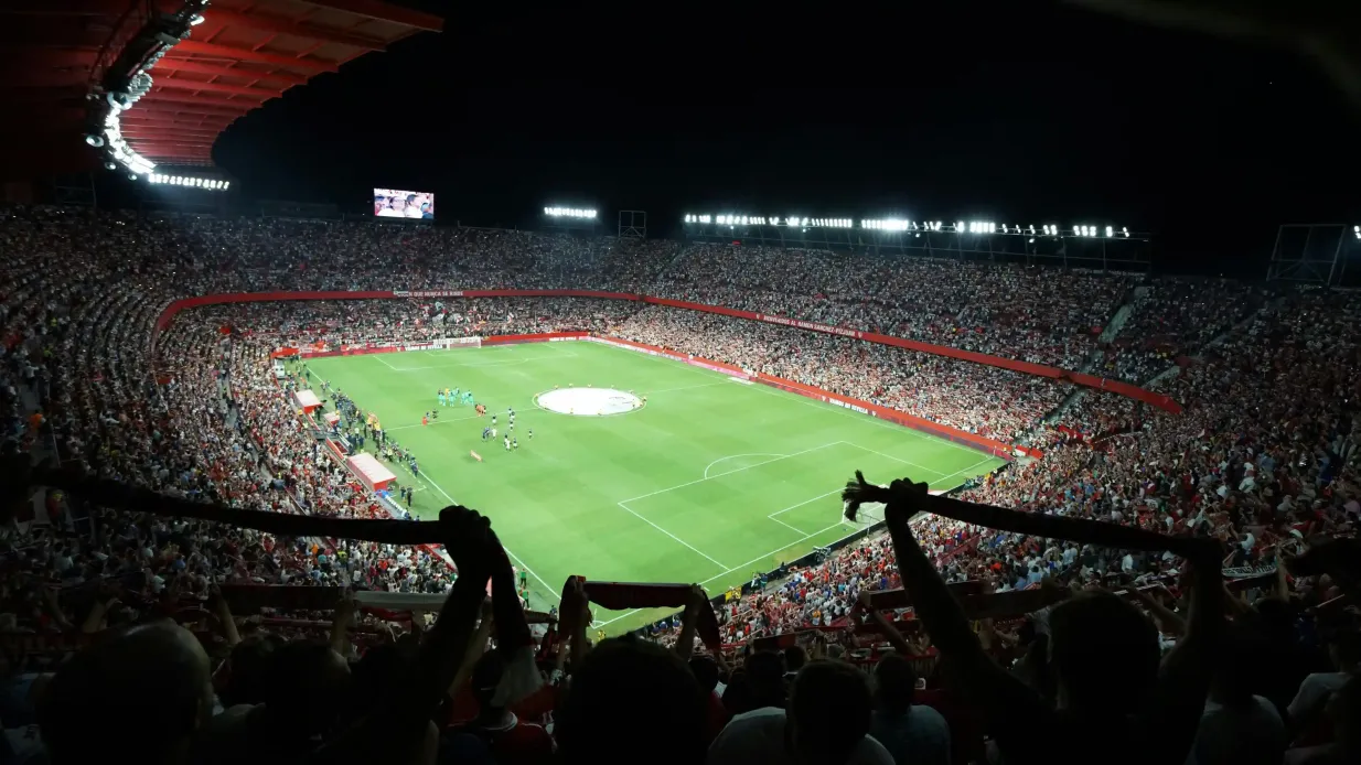 Estádio Ramon Sanchez-Pizjuan: Jogo de futebol do FC Sevilha Organizado por Ramon Sanchez-Pizjuan Stadium: Sevilla FC Football Match