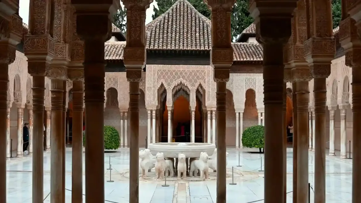 Alhambra & Palais Nasrides : Billet coupe-file + Visite guidée Fournie par My Top Tour