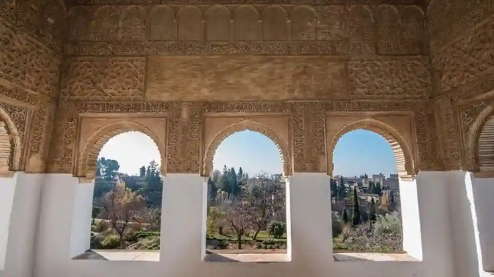 Alhambra: Biglietto salta-coda + Tour guidato