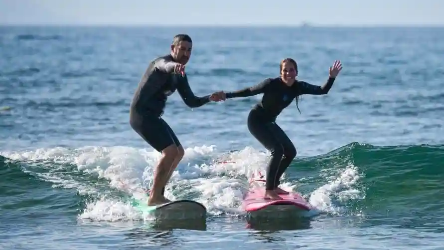 Playa de las Americas: Privat- oder Kleingruppen-Surfkurs Bereitgestellt von KONTRAOLA SURF S.L.