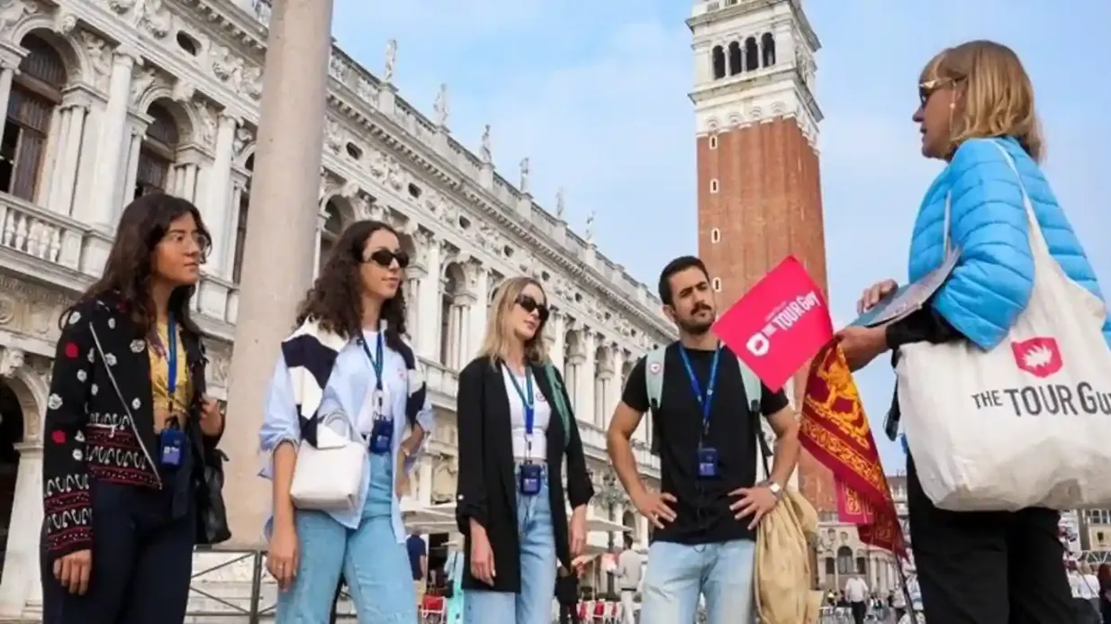 Doge’s Palace & St.Mark’s Basilica: Guided Tour + Burano & Murano Tour + Gondola