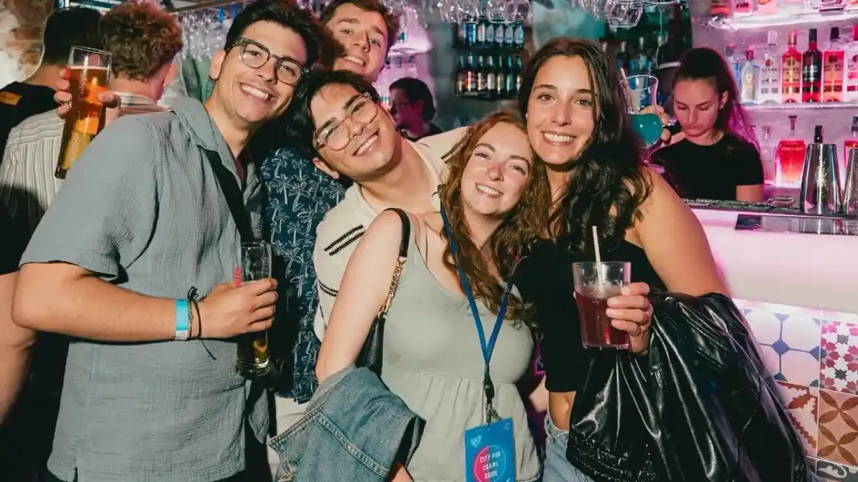 City Pub Crawl Cracóvia: Open Bar, entrada VIP, drinques de boas-vindas Organizado por City Pub Crawl