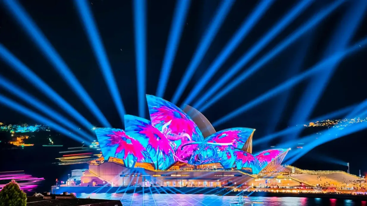 Cruzeiro Vivid Sydney: cruzeiro premium de 1,5 hora com bebida de boas-vindas de cortesia
