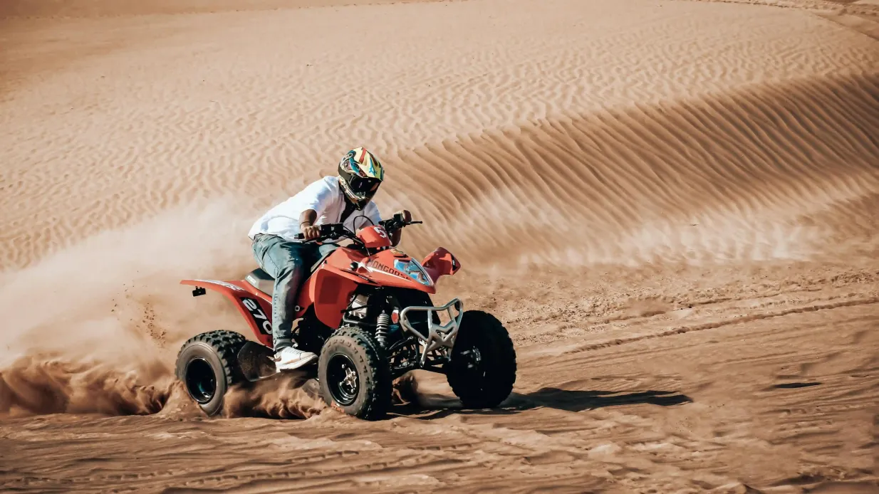 Dubai: Dune-Bashing Matinal, Quad, Sandboard y Paseo en Camello