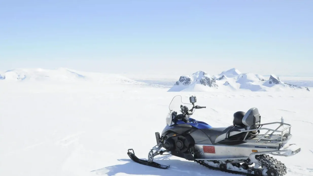 Cascata di Gullfoss: Tour in motoslitta Fornito da Mountaineers of Iceland