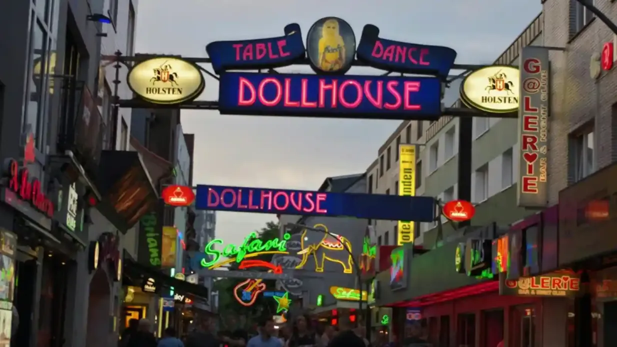 Amburgo: Tour guidato della Reeperbahn + 1 bevanda