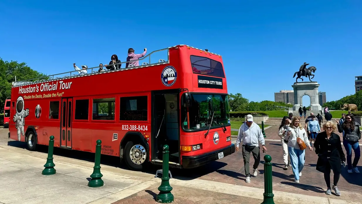Houston: City Bus Tour + Downtown Aquarium Entry Ticket Provided by Houston City Tours LLC