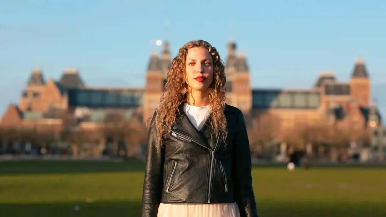Amsterdam: Professional Photo Shoot at Museumplein Provided by Smiler Photo s.r.o
