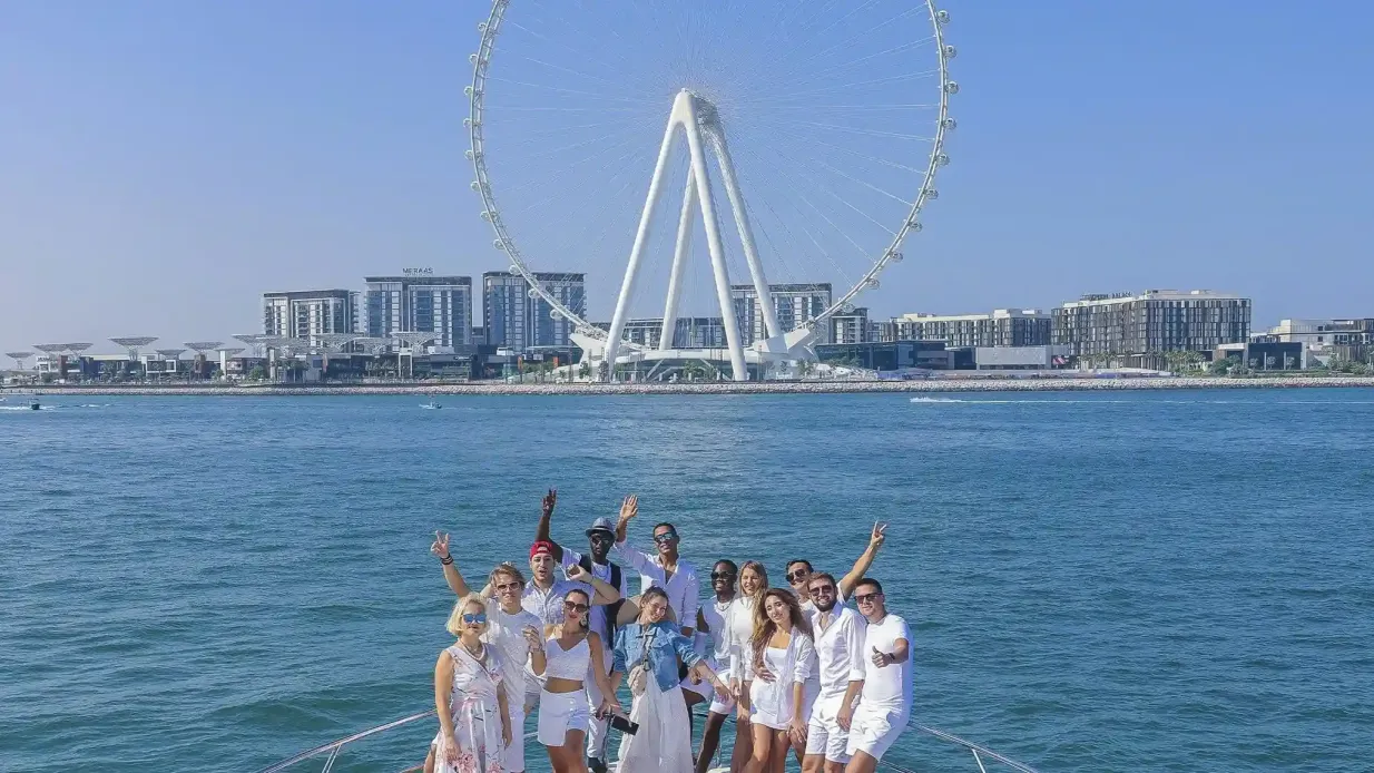 Porto de Dubai: passeio de iate de 1 hora - Marina de Dubai, JBR + Ain Dubai