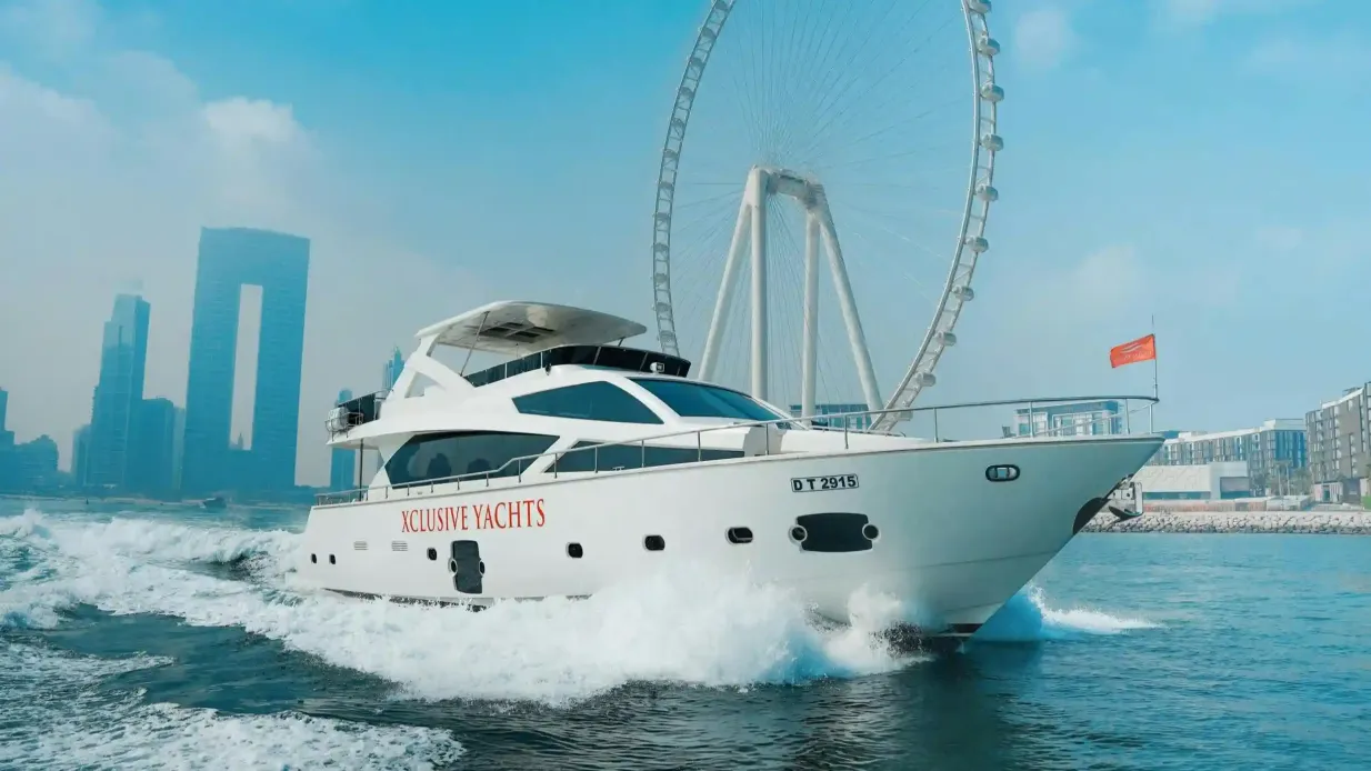 Passeio de iate de luxo no Dubai Harbour com churrasco e bebidas