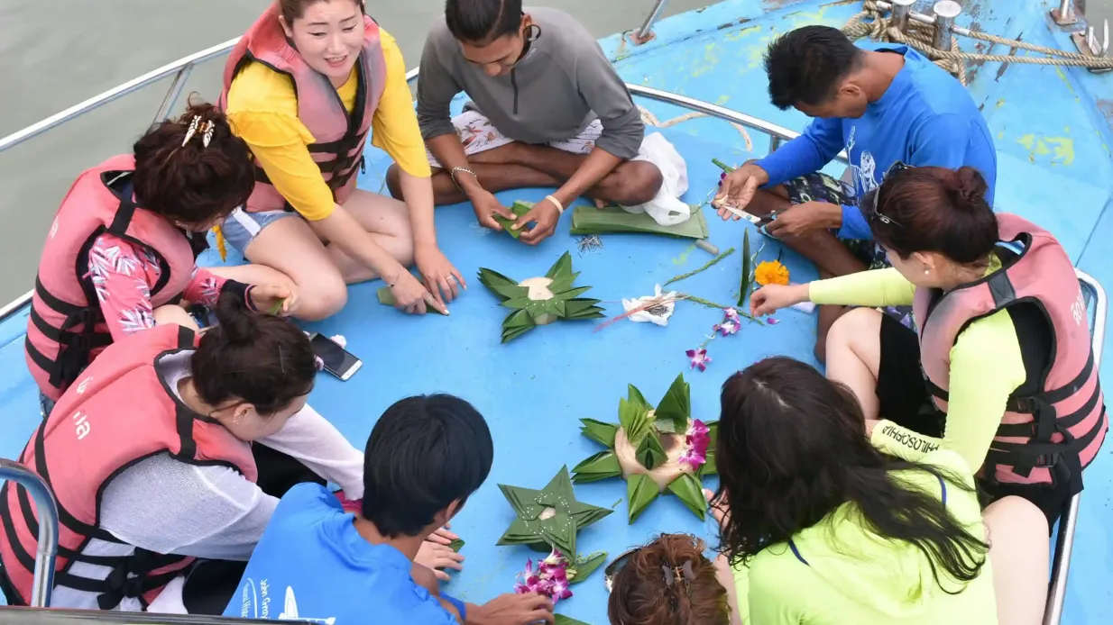 John Gray’s Hong by Starlight Phuket with Sea Kayaking + Loi Krathong Floating Provided by John Gray's Sea Canoe Co., Ltd.