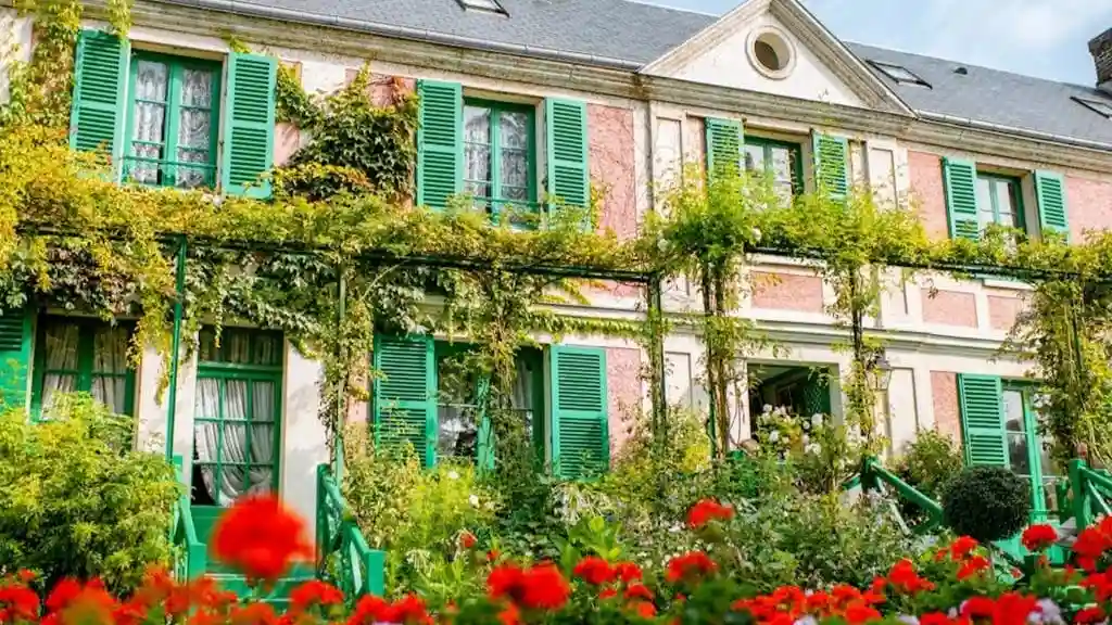 Schloss Versailles & Monets Garten: Führung + Transport ab Paris Bereitgestellt von City Wonders