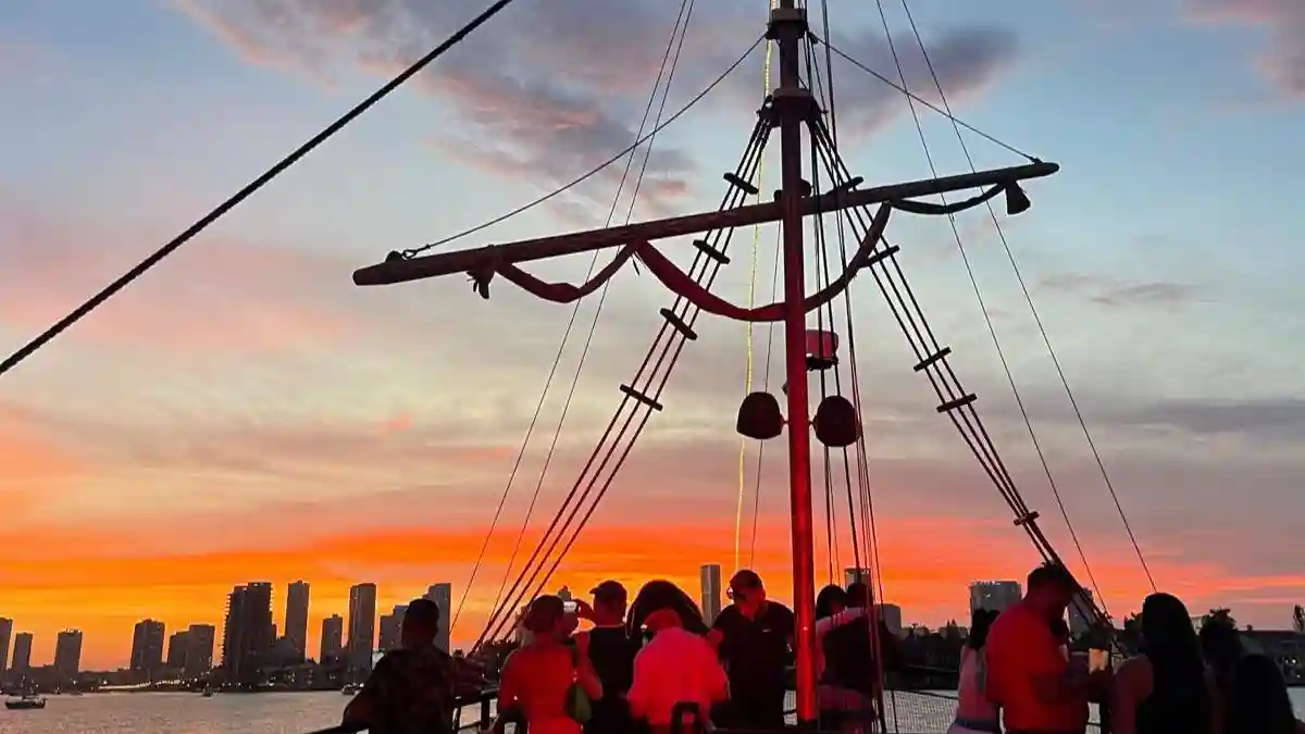 Miami: Passeio turístico em um barco pirata Organizado por Miami Aqua Tours