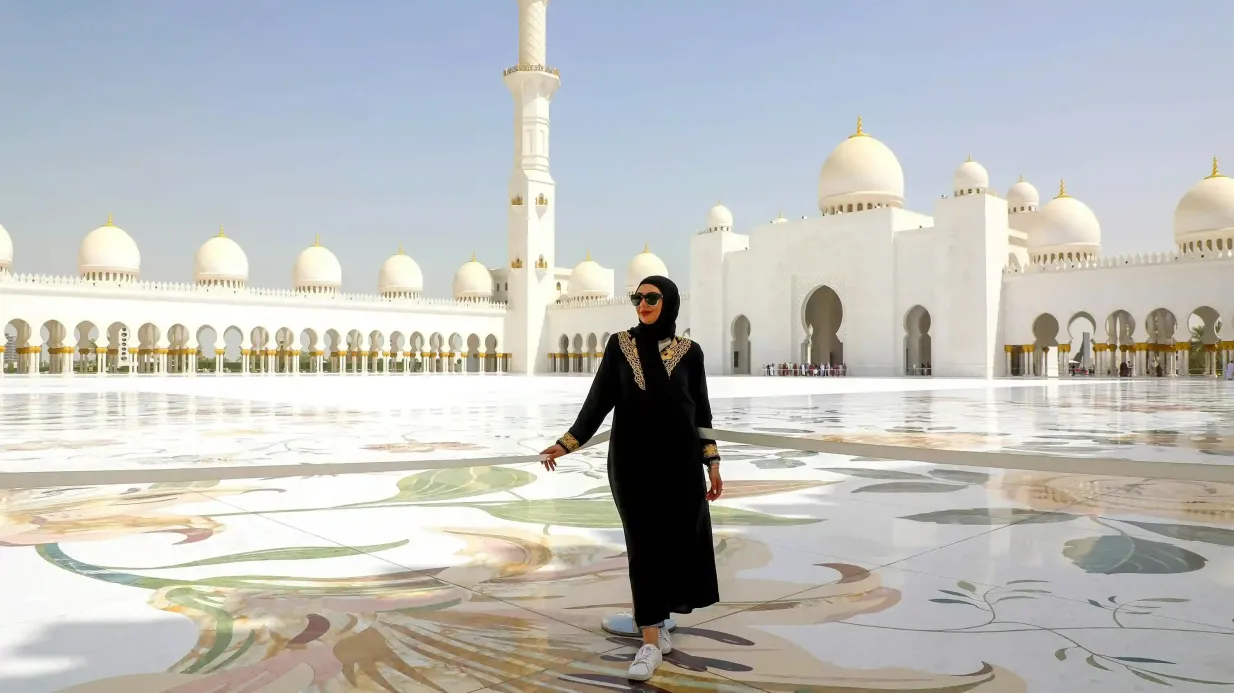 Half-Day Trip from Dubai: Sheikh Zayed Grand Mosque