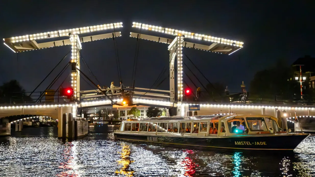 Amsterdam: Blue Boat Tour serale in barca sui canali