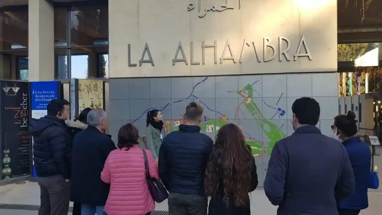 Alhambra: Eintritt ohne Anstehen + Führung Bereitgestellt von Nhue Concierge S.L.