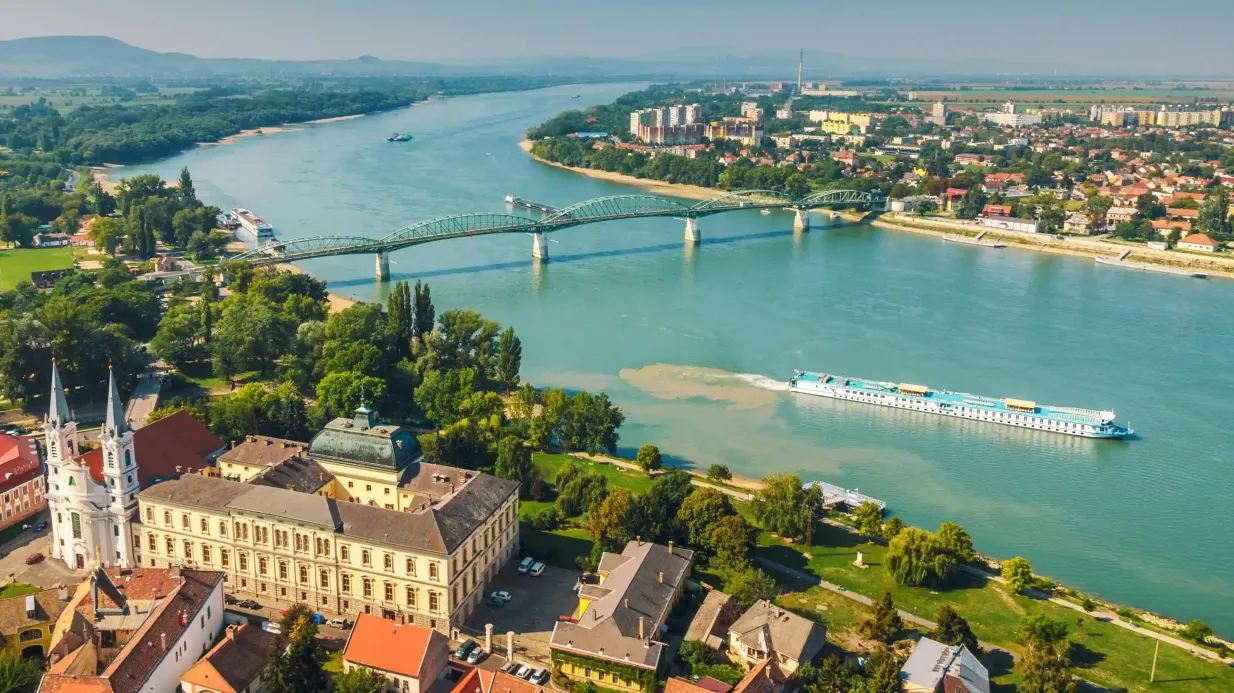Danube Full-Day Bend Tour from Budapest