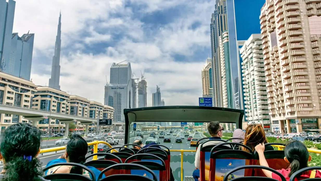 Stadtrundfahrt Dubai: 1, 2 oder 3 Tage Hop-on Hop-off Bus Tour + Dhow Cruise