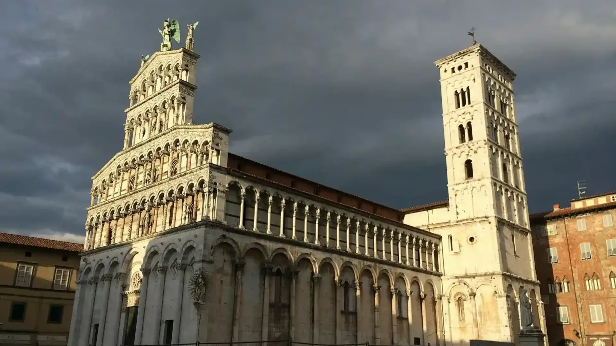Lucca and Pisa: Day Trip from Livorno Provided by Sightseeing Experience SRL