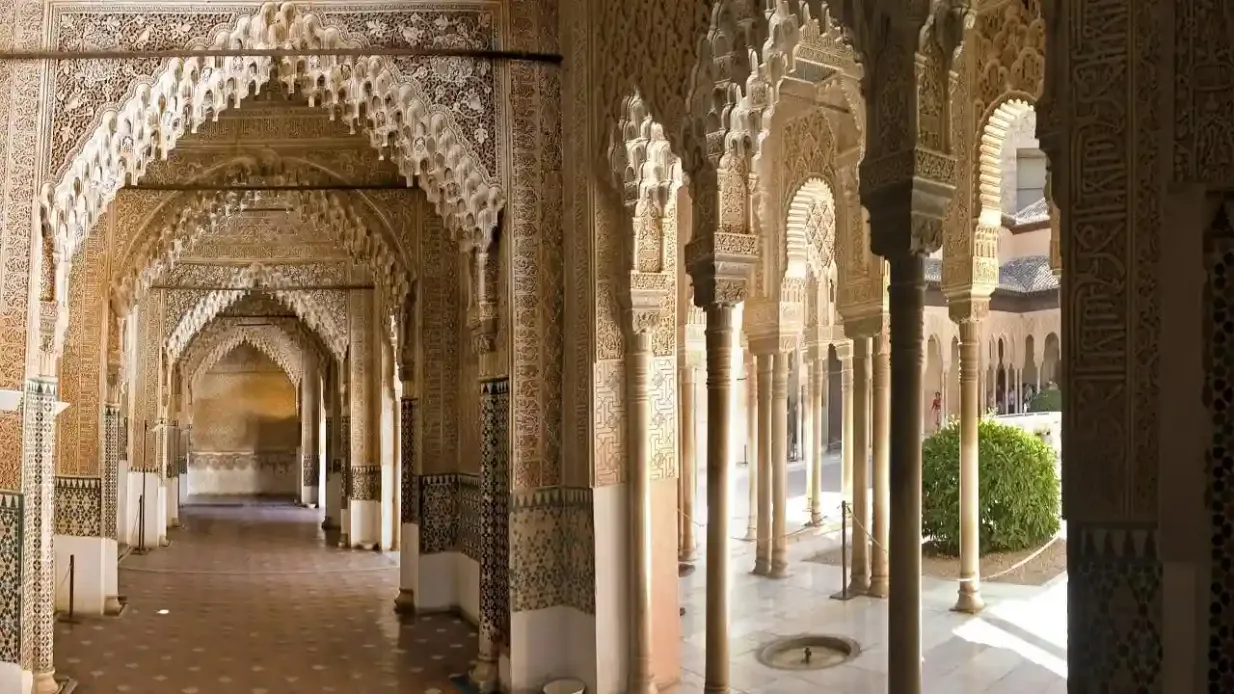 Alhambra & Nasridenpaläste: Eintritt ohne Anstehen + Private Führung Bereitgestellt von Granada Incoming Card SL