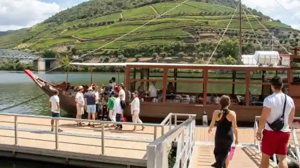 Vallée du Douro : Excursion d'une journée + dégustation de vin, de fromage et d'huile d'olive depuis Porto Fournie par Living Tours Viagens e Turismo LDA