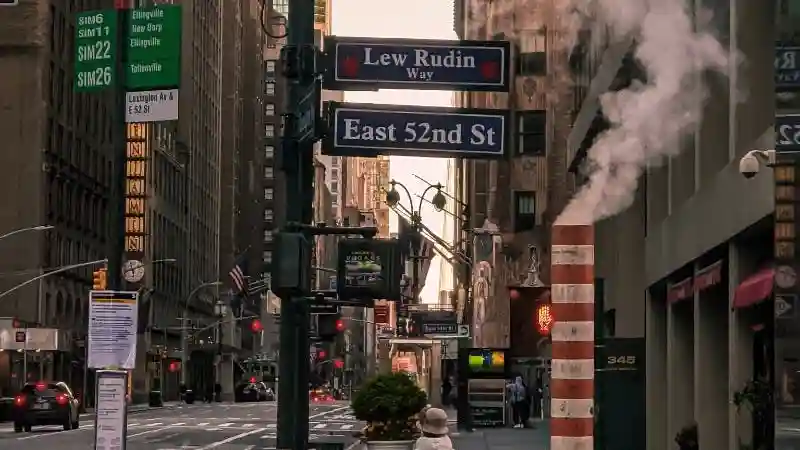 Midtown Manhattan: Secret Societies Hunt Provided by Questo Global SRL