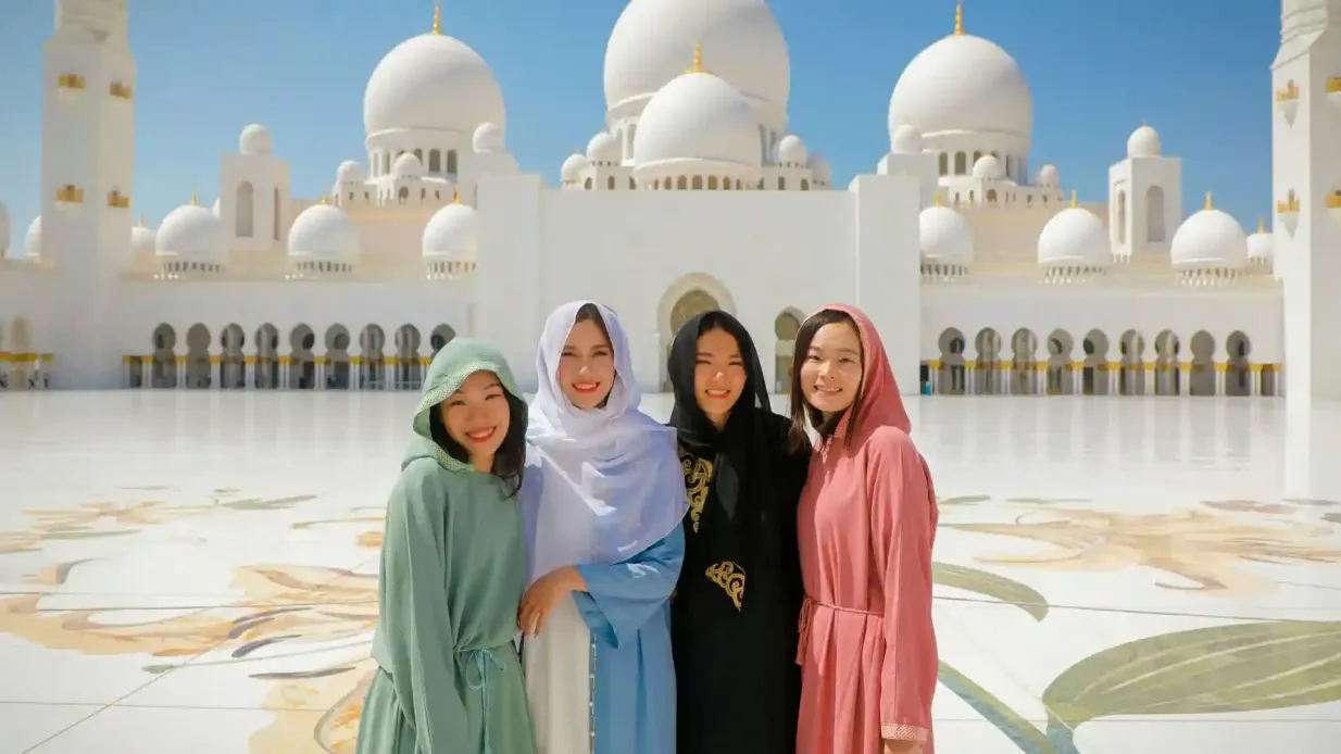 Tagesausflug von Dubai aus: Sheikh Zayed Grand Mosque, Qasr Al Watan und Etihad Tower Bereitgestellt von Ocean Air Travel and Tourism LLC