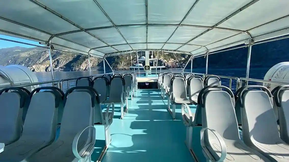 Cinque Terre: Riomaggiore y Monterosso Excursión Guiada en Barco Operado por C-WAY srl Unipersonale