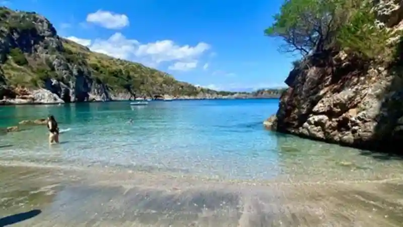 Baia degli Infreschi : excursion en bateau depuis Marina di Camerota Fournie par Discover Cilento