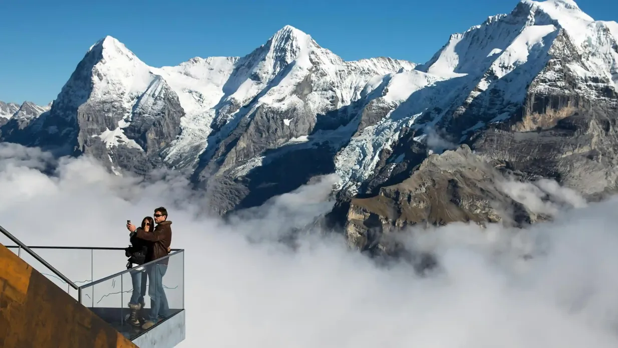 Zwischen Stechelberg und Schilthorn: Seilbahntickets für Hin- & Rückfahrt Bereitgestellt von Tiqets International B.V.
