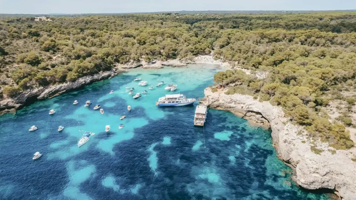 Minorque : tour en bateau sur la côte sud + déjeuner Fournie par Cruceros entre playas SL