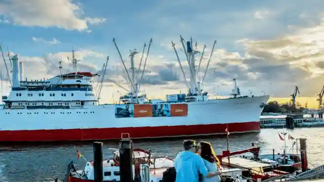 Hamburg: Hop-on Hop-off Harbor Cruise + Cap San Diego Entry Ticket Provided by Gregors GmbH