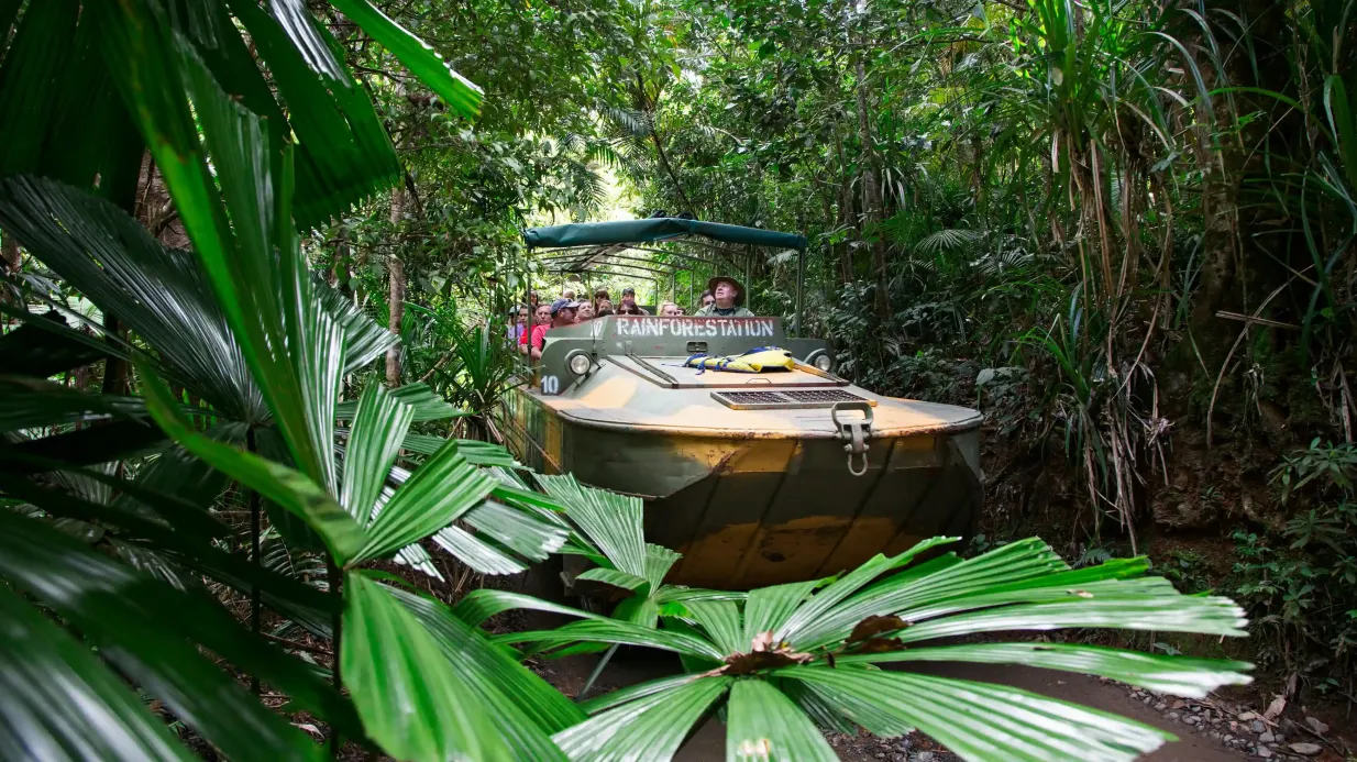 Rainforestation Nature Park Fournie par Tropic Wings Day Tours