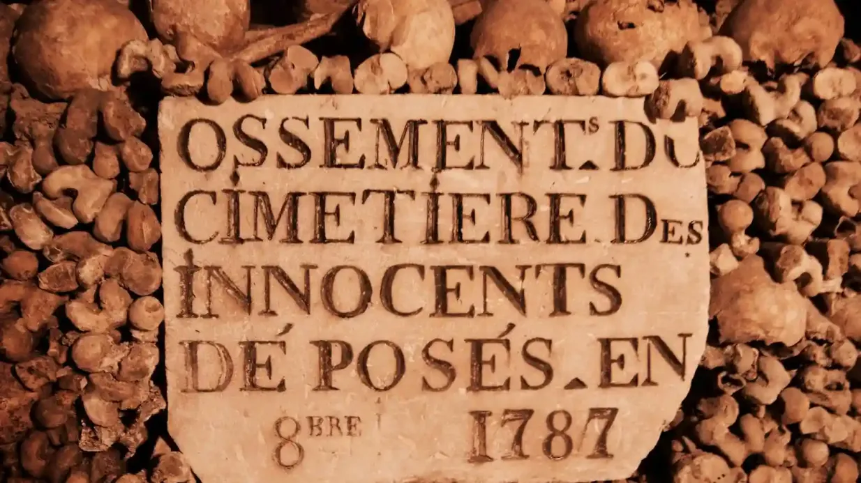 Catacombes de Paris : visite guidée semi-privée en anglais