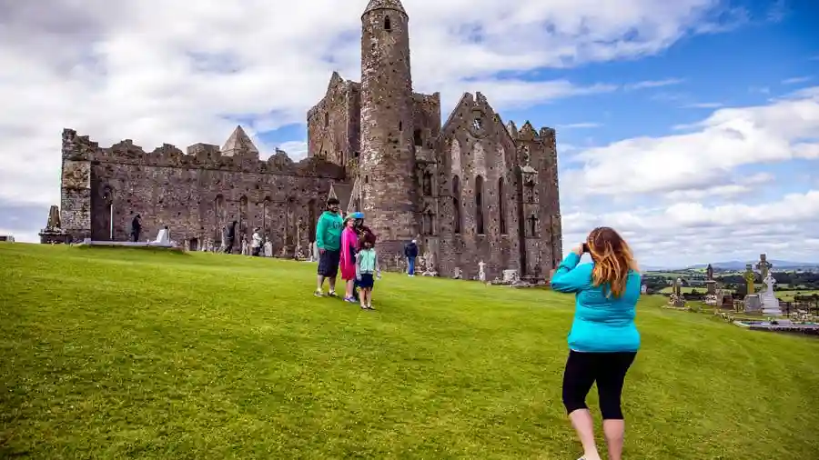 Blarney, Rock of Cashel & Cahir Castles: Day Tour From Dublin Provided by Irish Day Tours